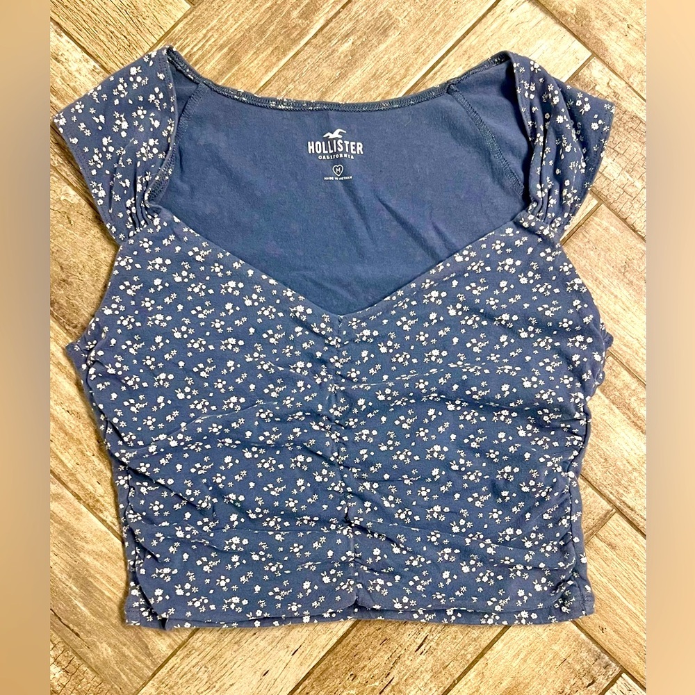 Hollister medium women’s crop top.